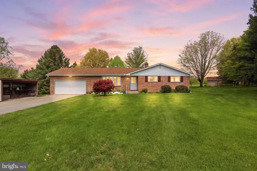 60 Catalina Dr, Mount Wolf, PA 17347 - #2