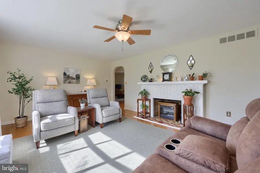 2401 Seneca Dr, York, PA 17408 - #3