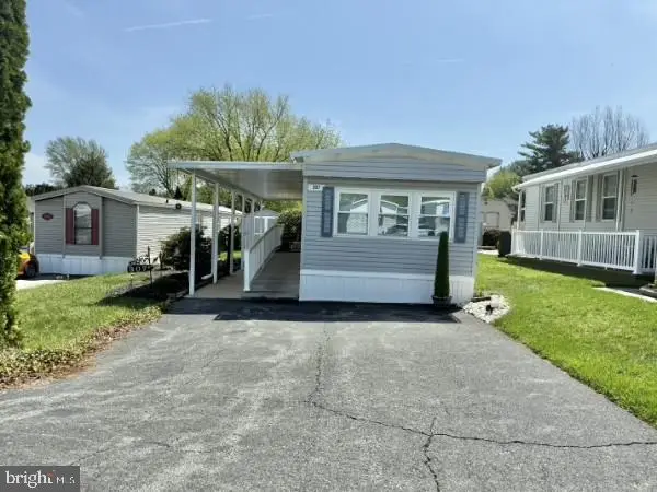 307 Blue Jay Dr, RED LION, PA 17356