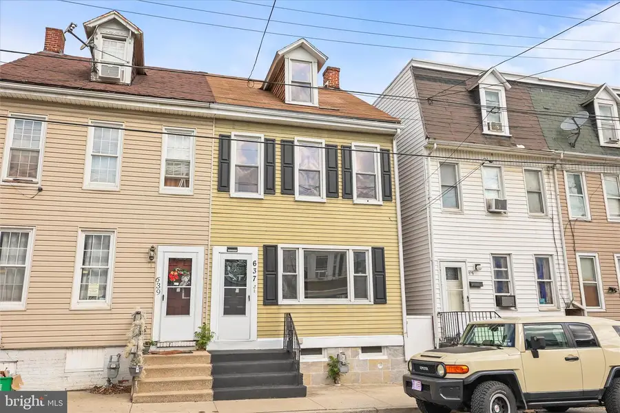 637 W College Ave, York, PA 17401 - #2