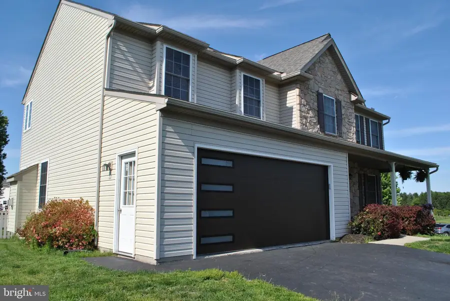 315 Lynne Dr, Mount Wolf, PA 17347 - #2