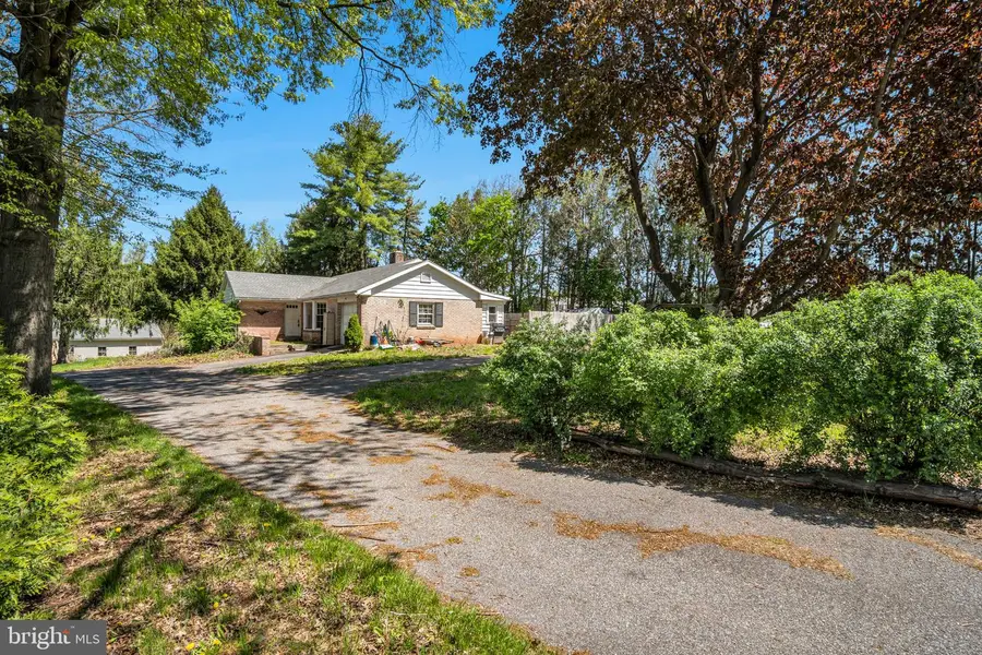 268 N Biesecker Rd, Thomasville, PA 17364 - #3