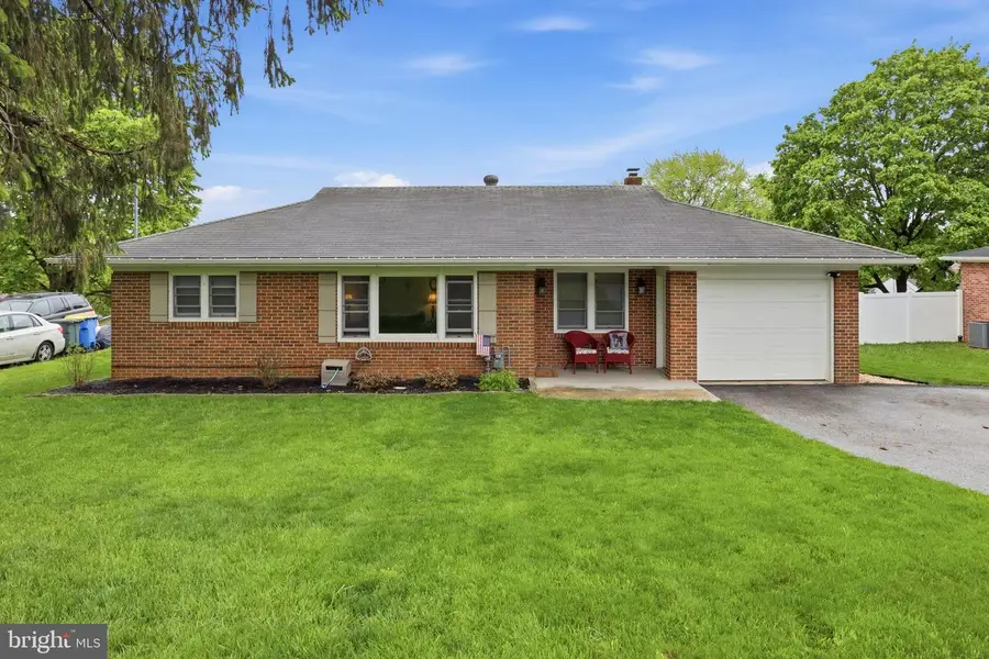 332 Donna Ln, York, PA 17403 - #2