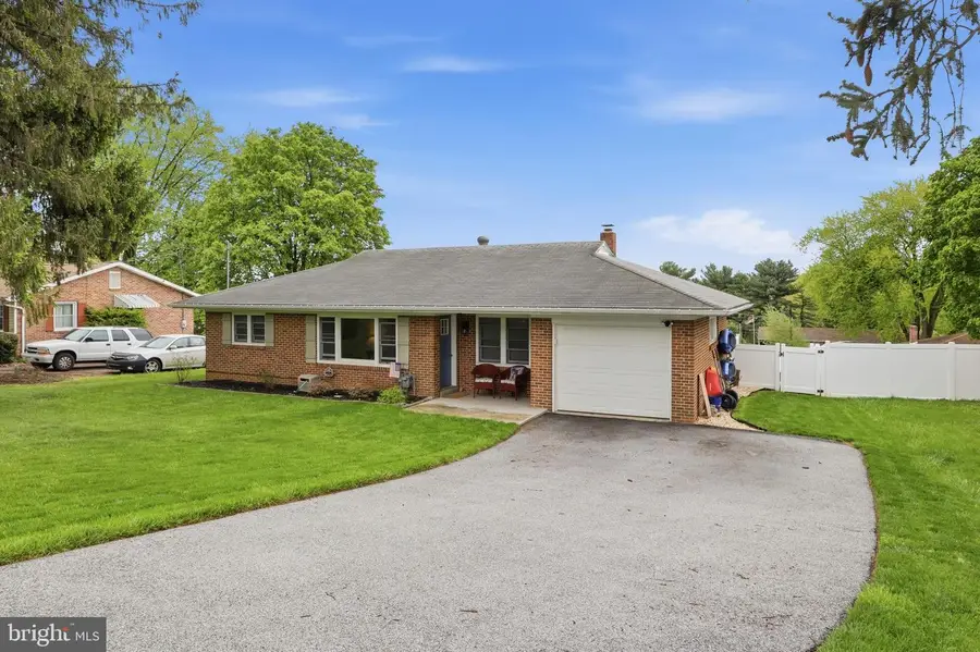 332 Donna Ln, York, PA 17403 - #3
