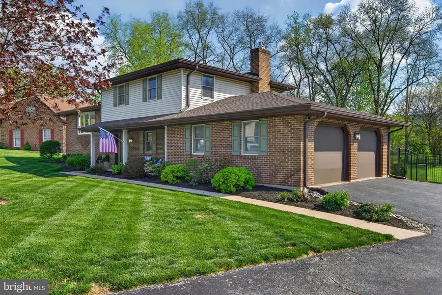 1612 Yorktowne Dr, York, PA 17408 - #2