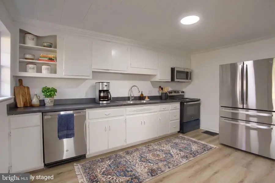 19 W Harrisburg St, Dillsburg, PA 17019 - #3