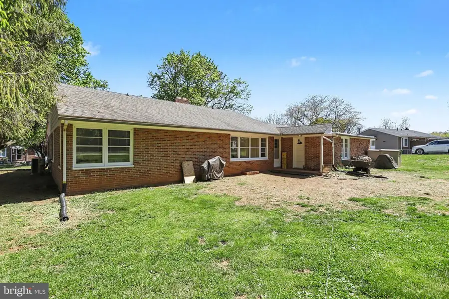 35 High St, Glen Rock, PA 17327 - #2