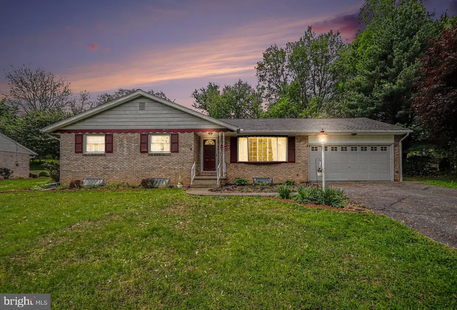 12 Greenbriar Dr, York, PA 17407 - #2