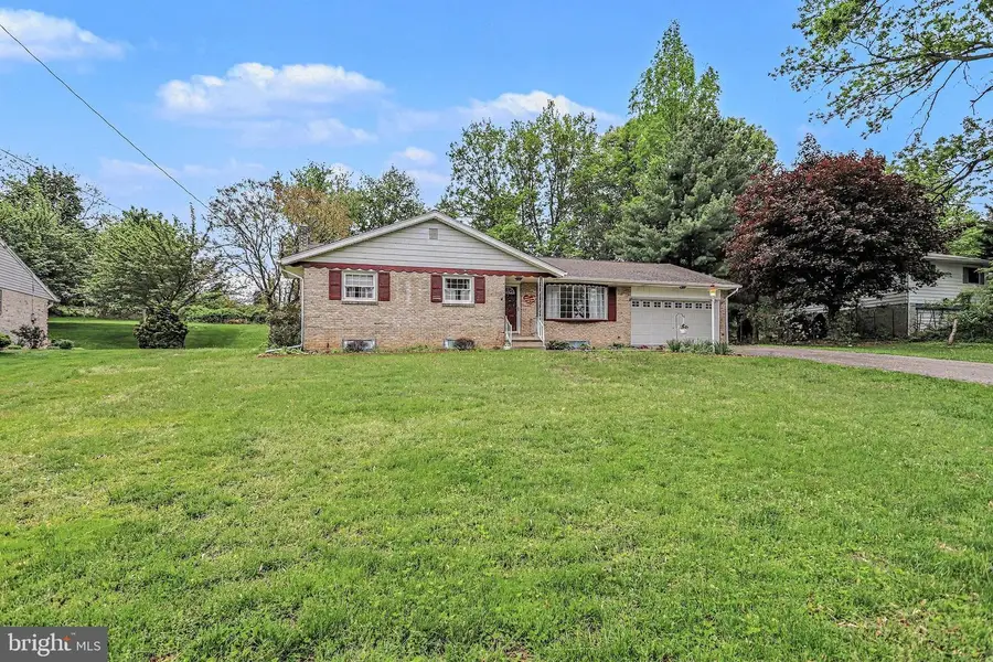 12 Greenbriar Dr, York, PA 17407 - #3
