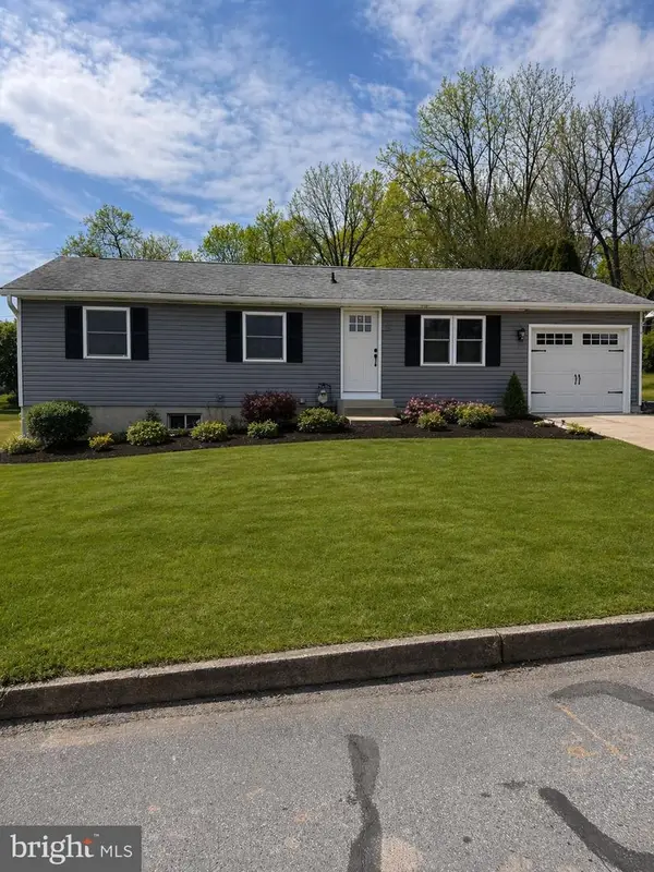 230 Canary Cir, YORK, PA 17404