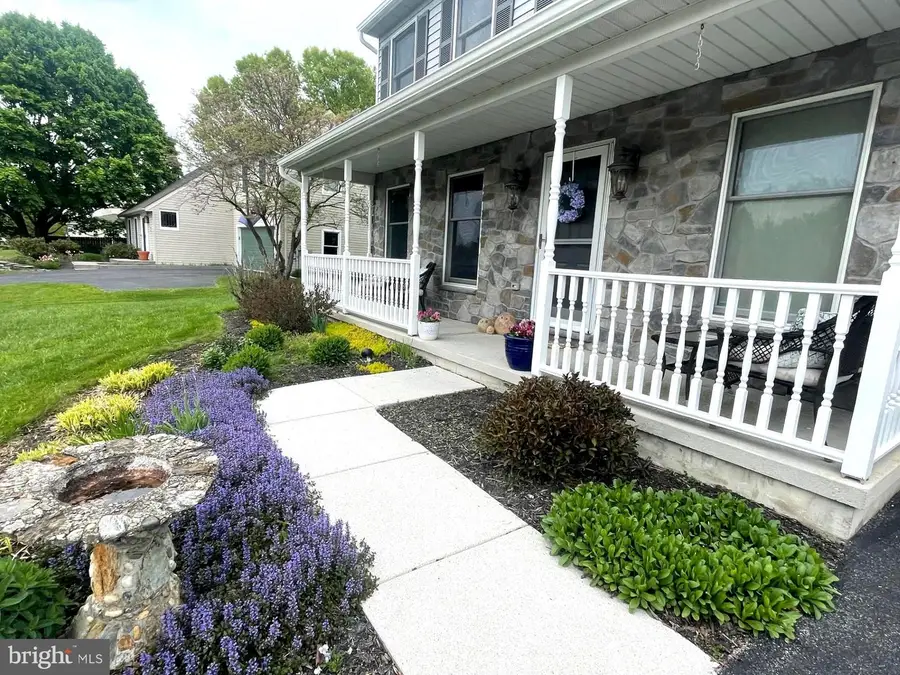 215 Steffie Dr, Mount Wolf, PA 17347 - #2
