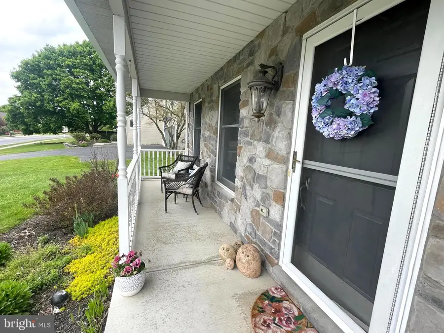 215 Steffie Dr, Mount Wolf, PA 17347 - #3