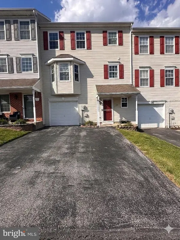 208 Country Ridge Dr, RED LION, PA 17356