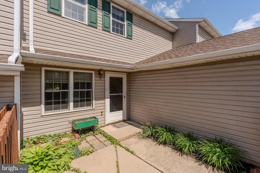 305 Stonegate Rd, York, PA 17408 - #3