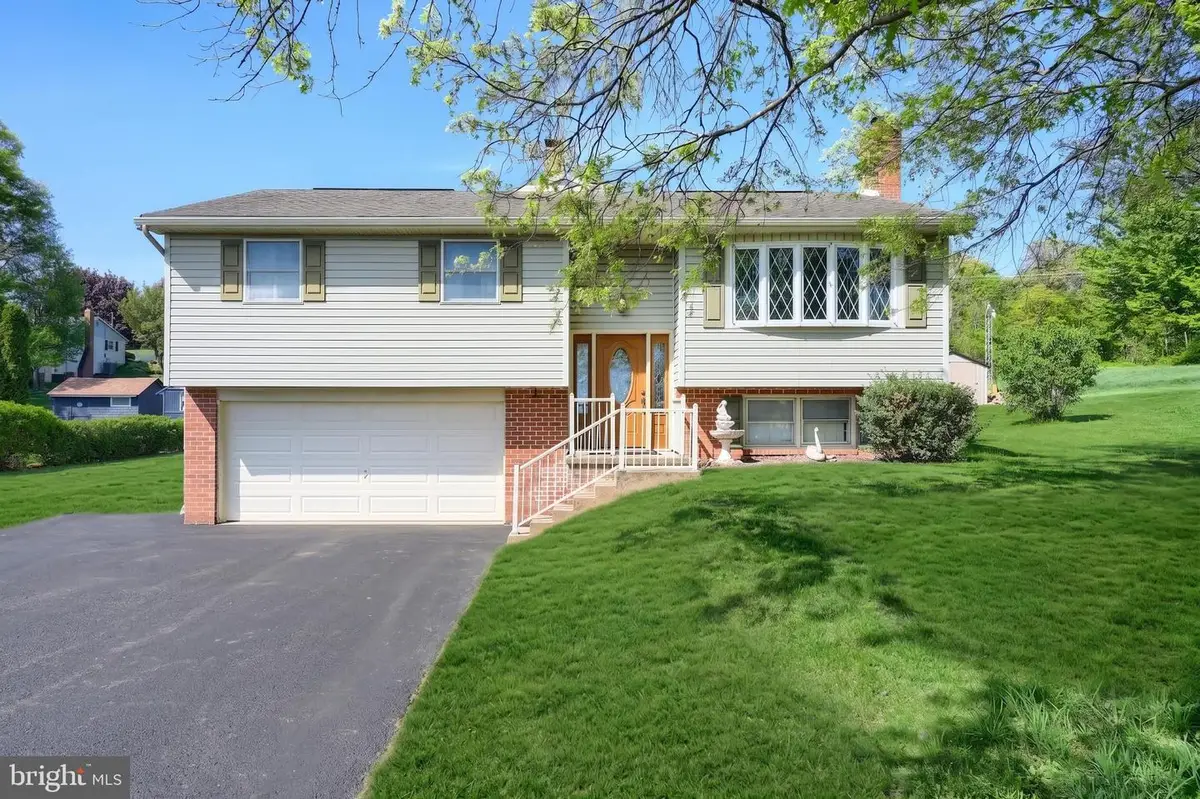 2106 Hope Dr, Red Lion, PA 17356 - #1