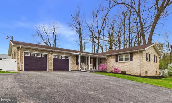 6105 Eyster Ave, SPRING GROVE, PA 17362