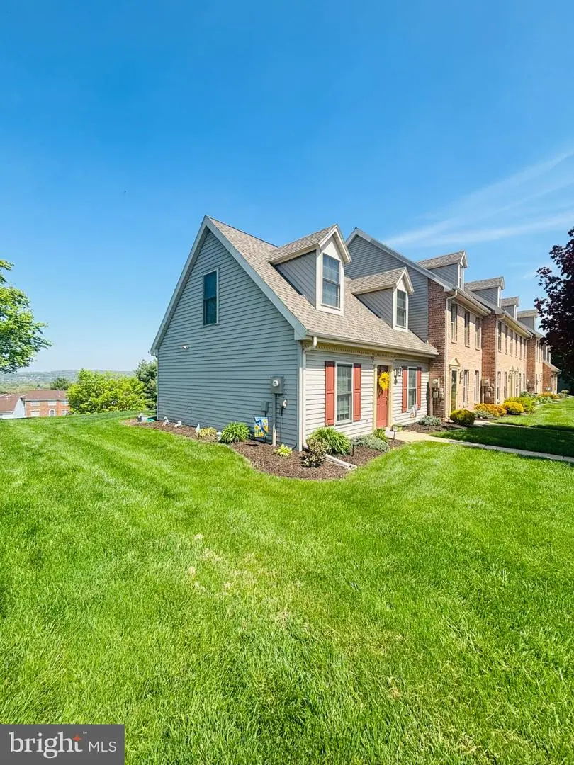 179 Crown Pointe Dr, York, PA 17402 - #1