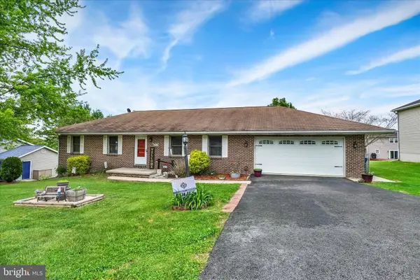 213 Lartry Dr, RED LION, PA 17356