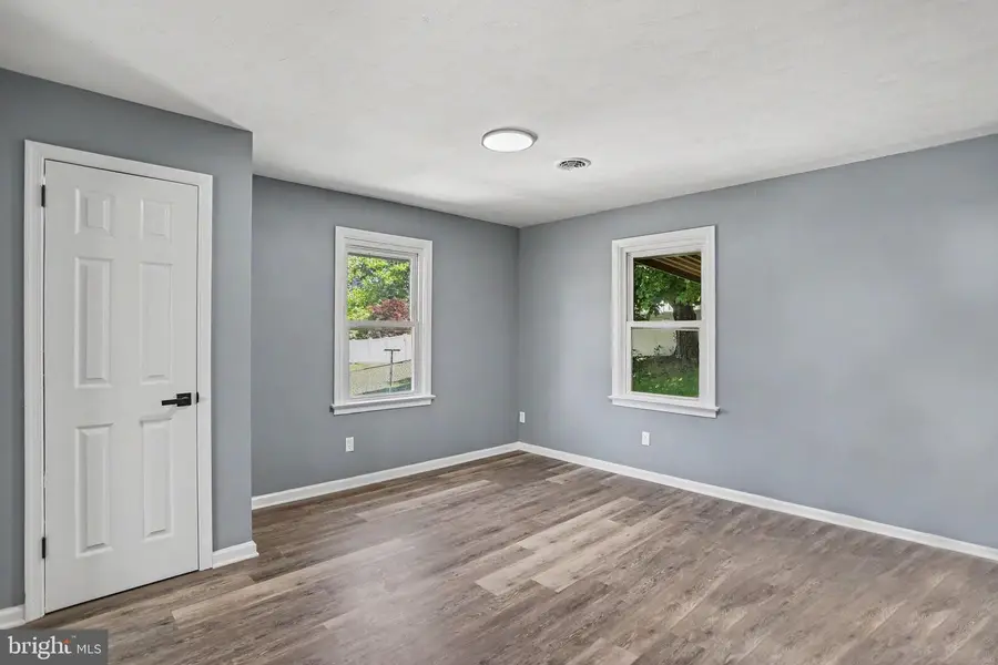 520 Woodland View Dr, York, PA 17406 - #2
