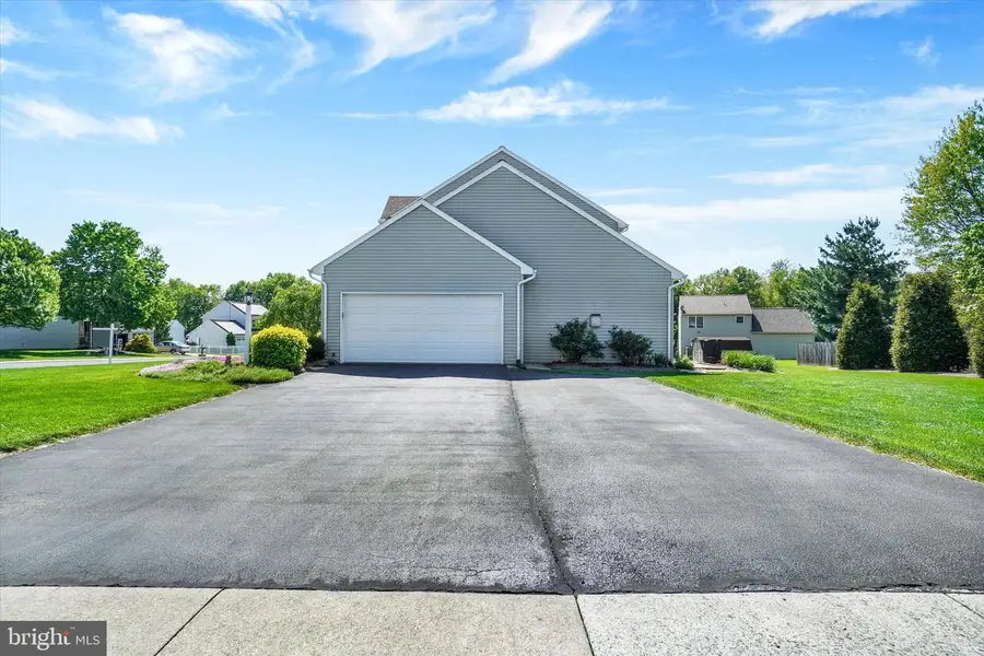 20 Olde Hickory Rd, Mount Wolf, PA 17347 - #2