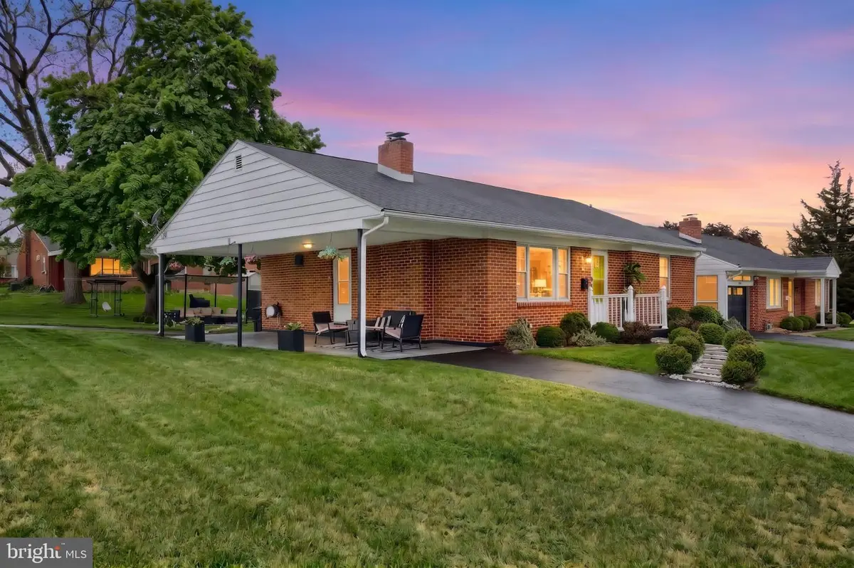 930 Edgar St, York, PA 17403 - #1