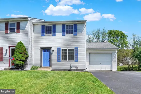 1911 Pin Oak Dr #4, YORK, PA 17402
