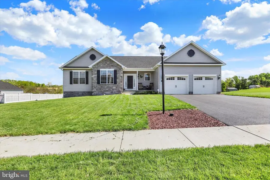 210 Granite Ln, Hanover, PA 17331 - #2