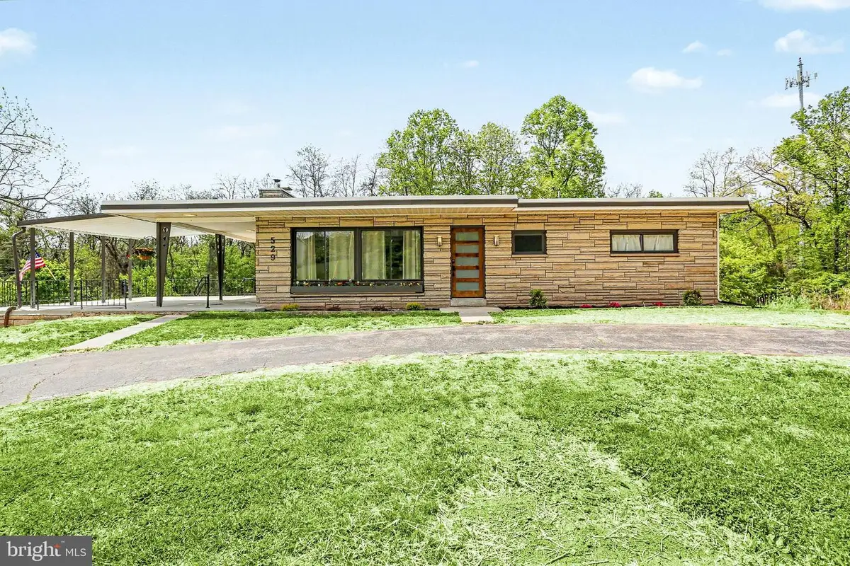 529 Old York Rd, New Cumberland, PA 17070 - #1