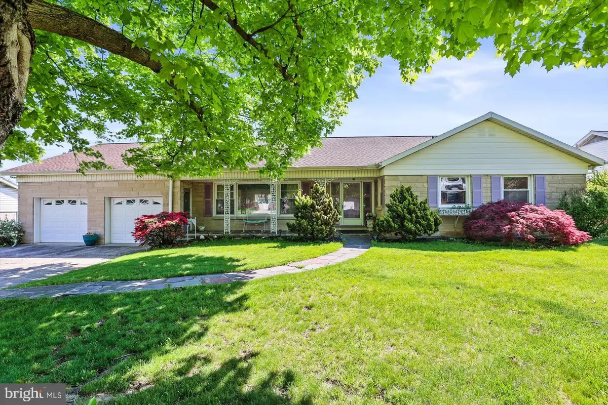1445 Chapel Dr, York, PA 17404 - #1