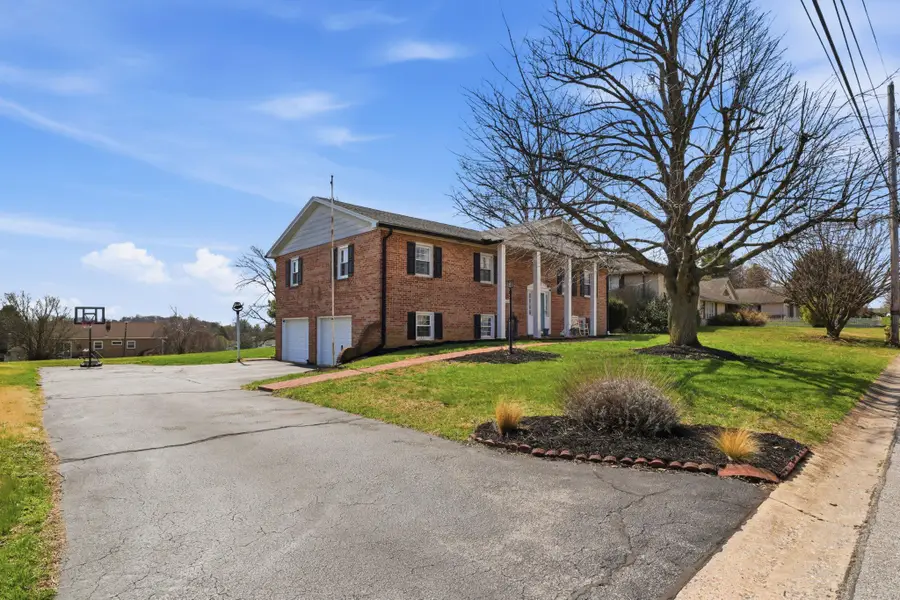 2874 Sunset Dr, Dallastown, PA 17313 - #3