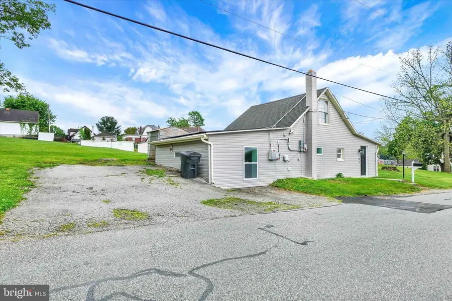 93 W High St, Yoe, PA 17313 - #3