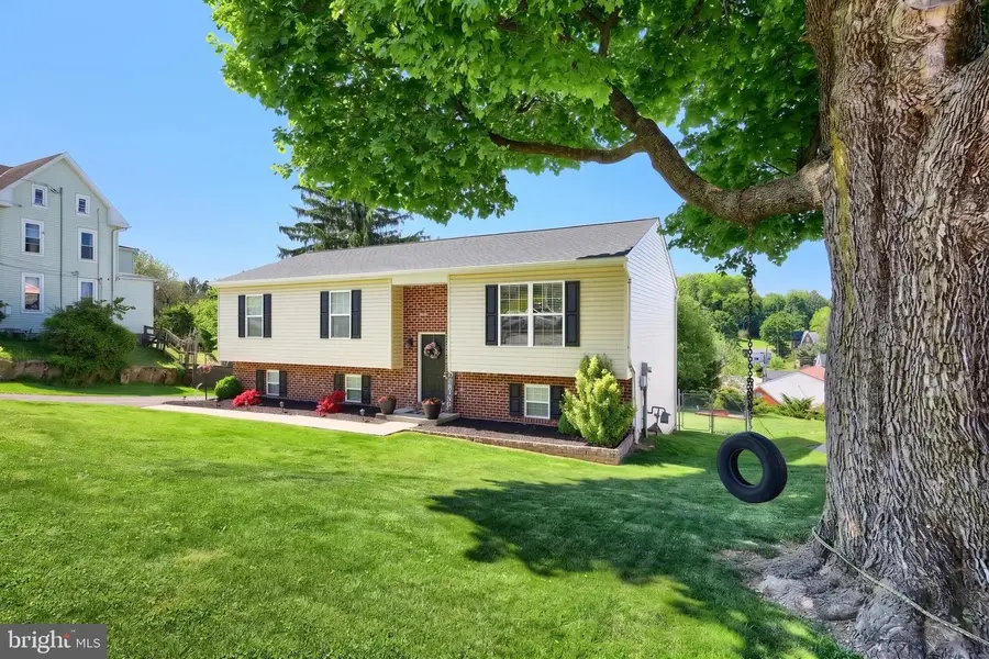 18 E High St, Yoe, PA 17313 - #2
