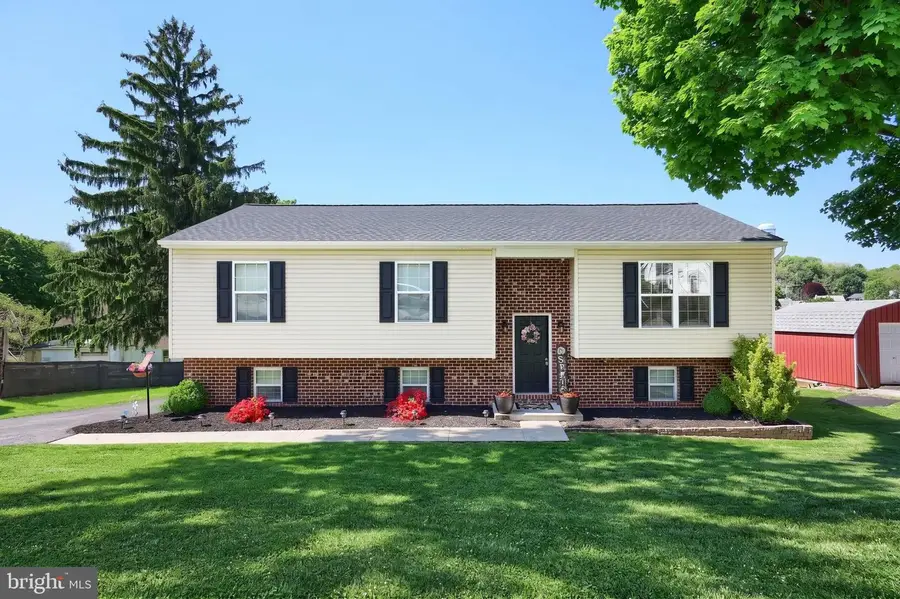 18 E High St, Yoe, PA 17313 - #3
