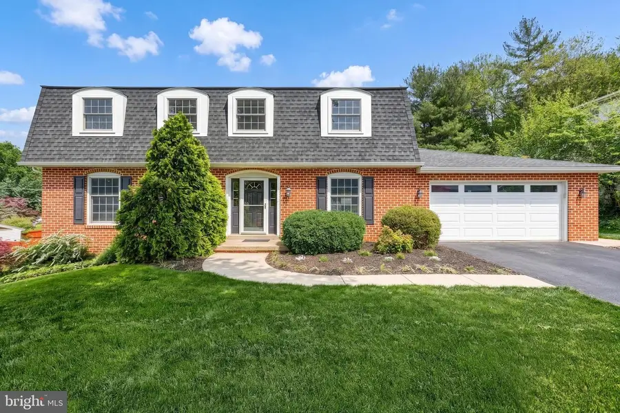 805 Cortleigh Dr, York, PA 17402 - #2