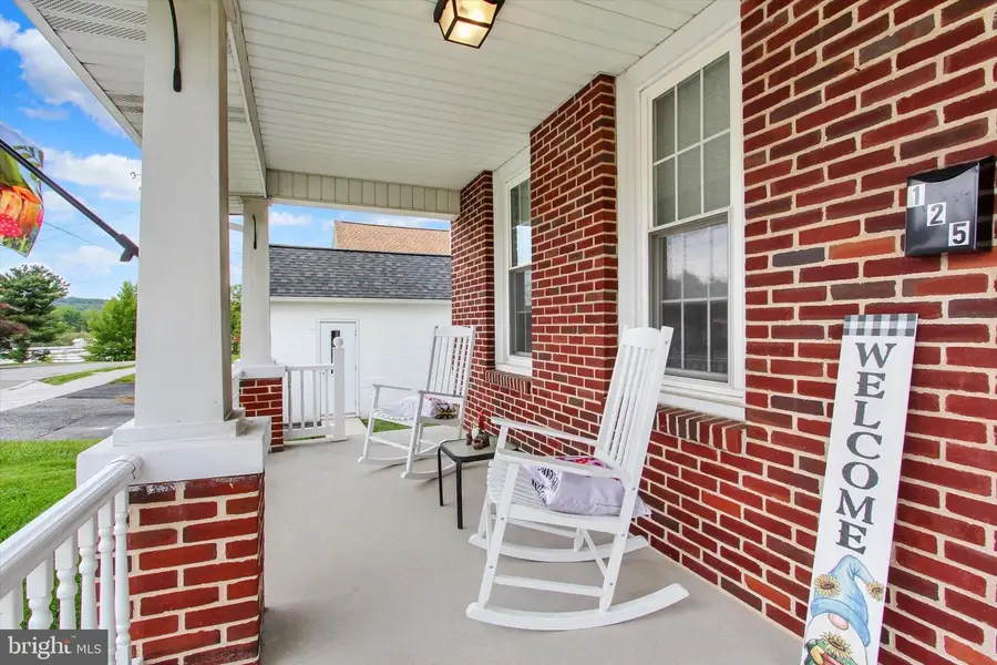 125 N High St, Spring Grove, PA 17362 - #2