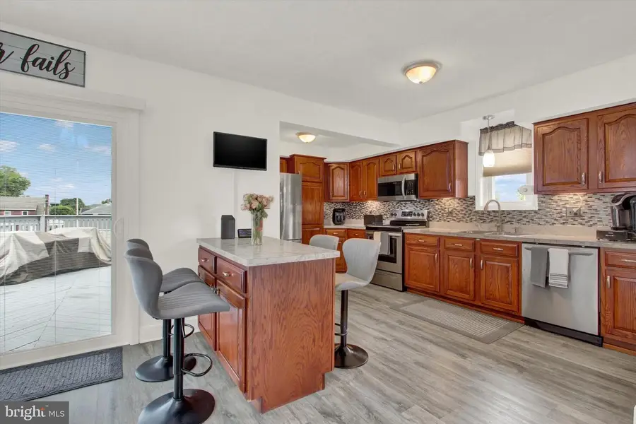 125 N High St, Spring Grove, PA 17362 - #3