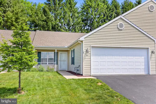 187 Winners Circle Dr, RED LION, PA 17356