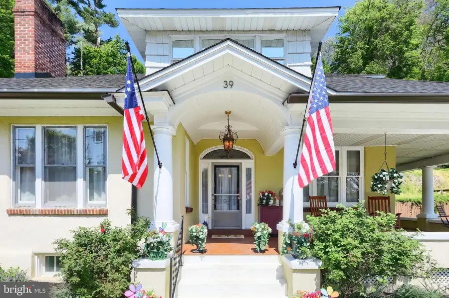 39 Cottage Ave, Glen Rock, PA 17327 - #2