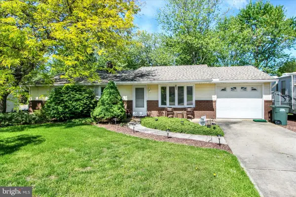 1405 Equestrian Dr, DOVER, PA 17315