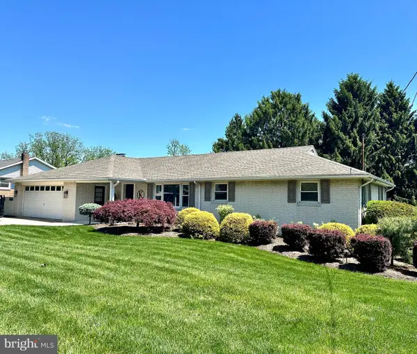 3126 Skylight Dr E, YORK, PA 17402