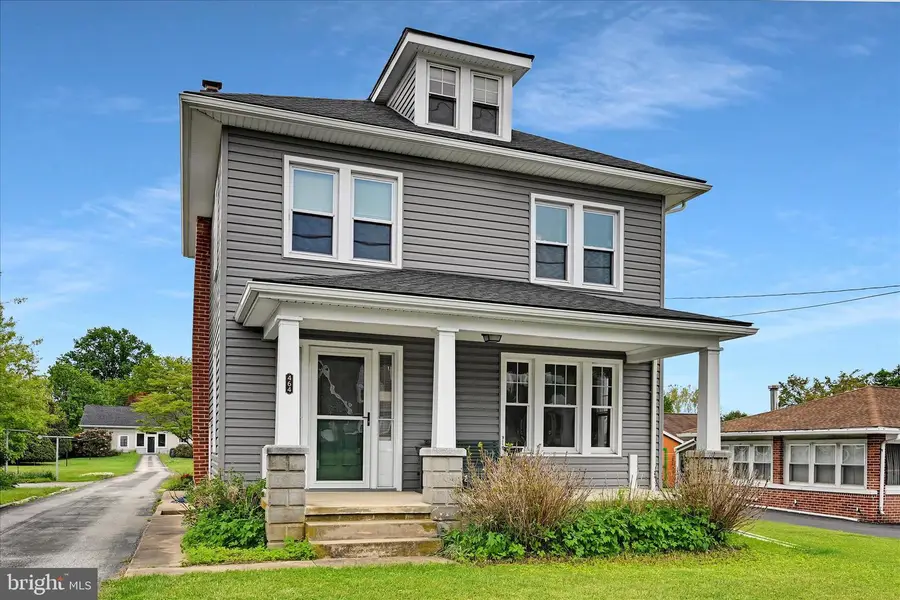 464 W Market St, Hellam, PA 17406 - #2