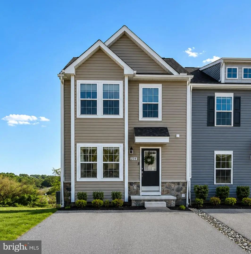 239 Homestead Dr, Hanover, PA 17331 - #1