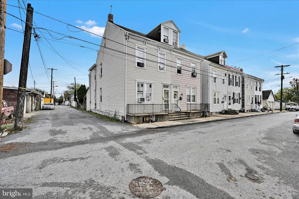 131 N Cedar St, York, PA 17401 - #1