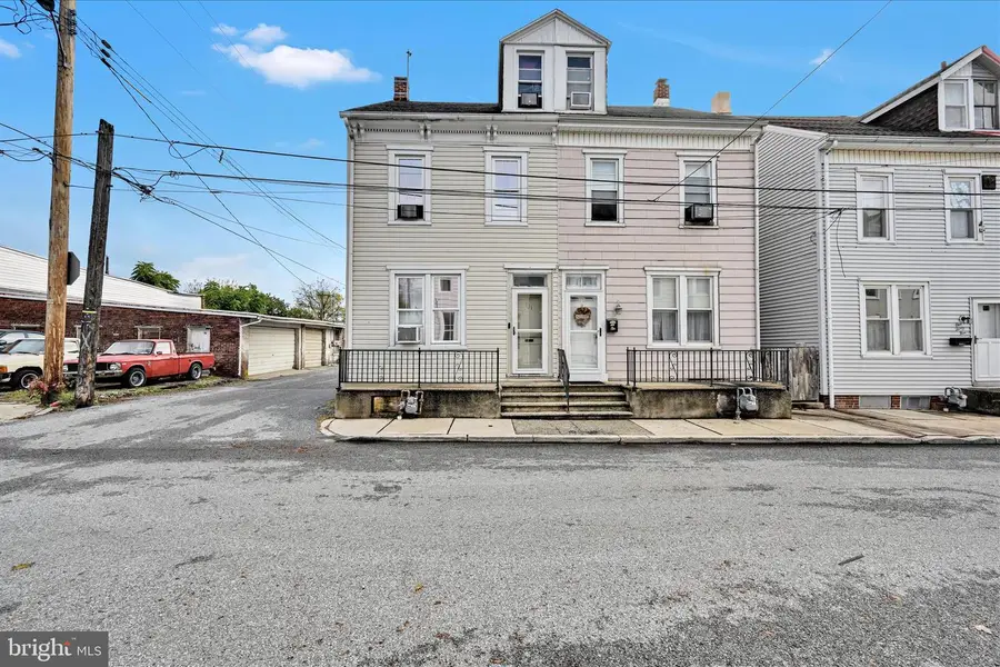131 N Cedar St, York, PA 17401 - #2