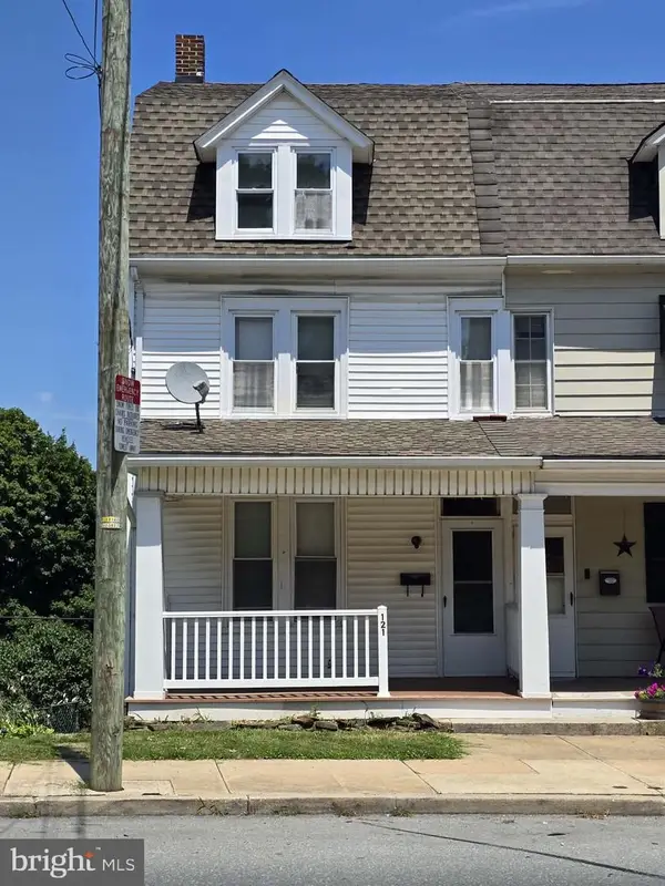 121 S Main St, RED LION, PA 17356