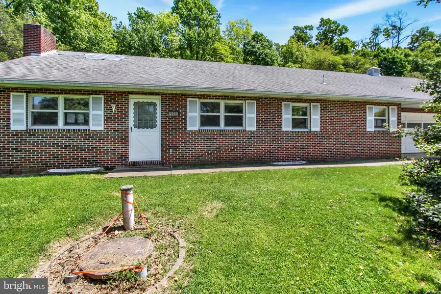 2482 Pine Grove Rd, York, PA 17403 - #2
