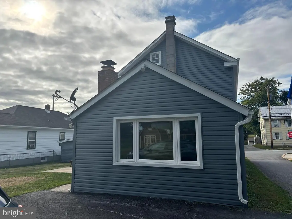 207 Market St, Lewisberry, PA 17339 - #1