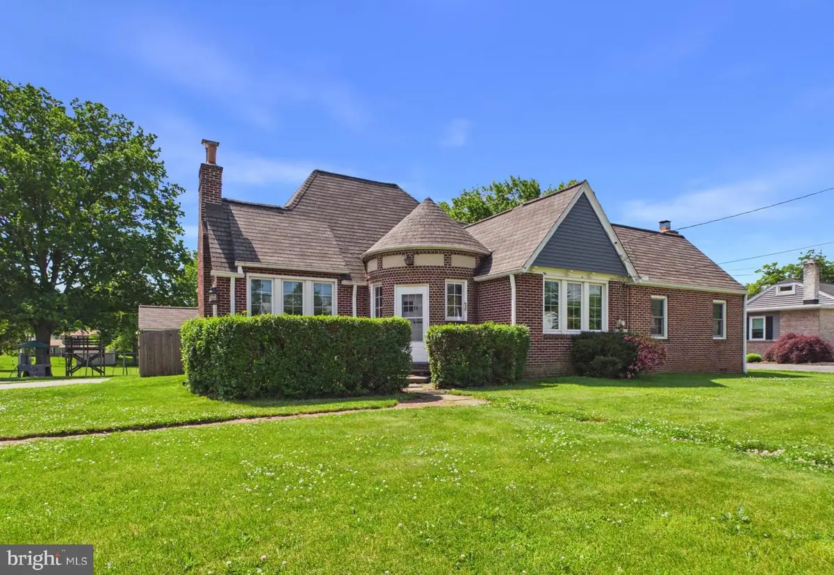 2266 Sunset Ln, York, PA 17408 - #1