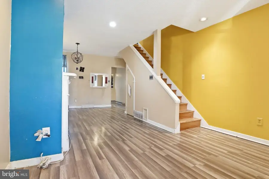 946 W College Ave, York, PA 17401 - #3