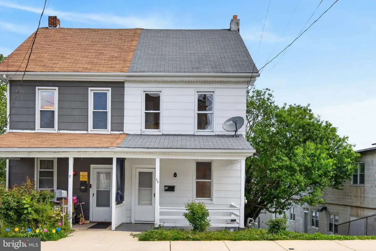 35 W Maple St, Dallastown, PA 17313 - #1